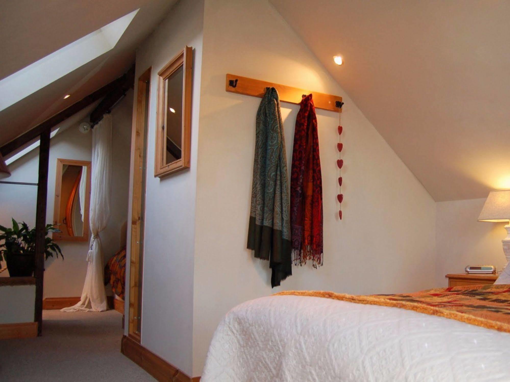ดิ โอลด์ ฟอร์จ เบด แอนด์ เบรกฟาสต์ Bed & Breakfast East Kennett ภายนอก รูปภาพ