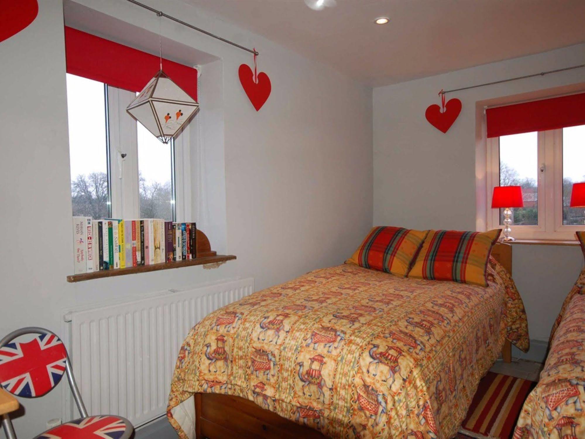 ดิ โอลด์ ฟอร์จ เบด แอนด์ เบรกฟาสต์ Bed & Breakfast East Kennett ภายนอก รูปภาพ