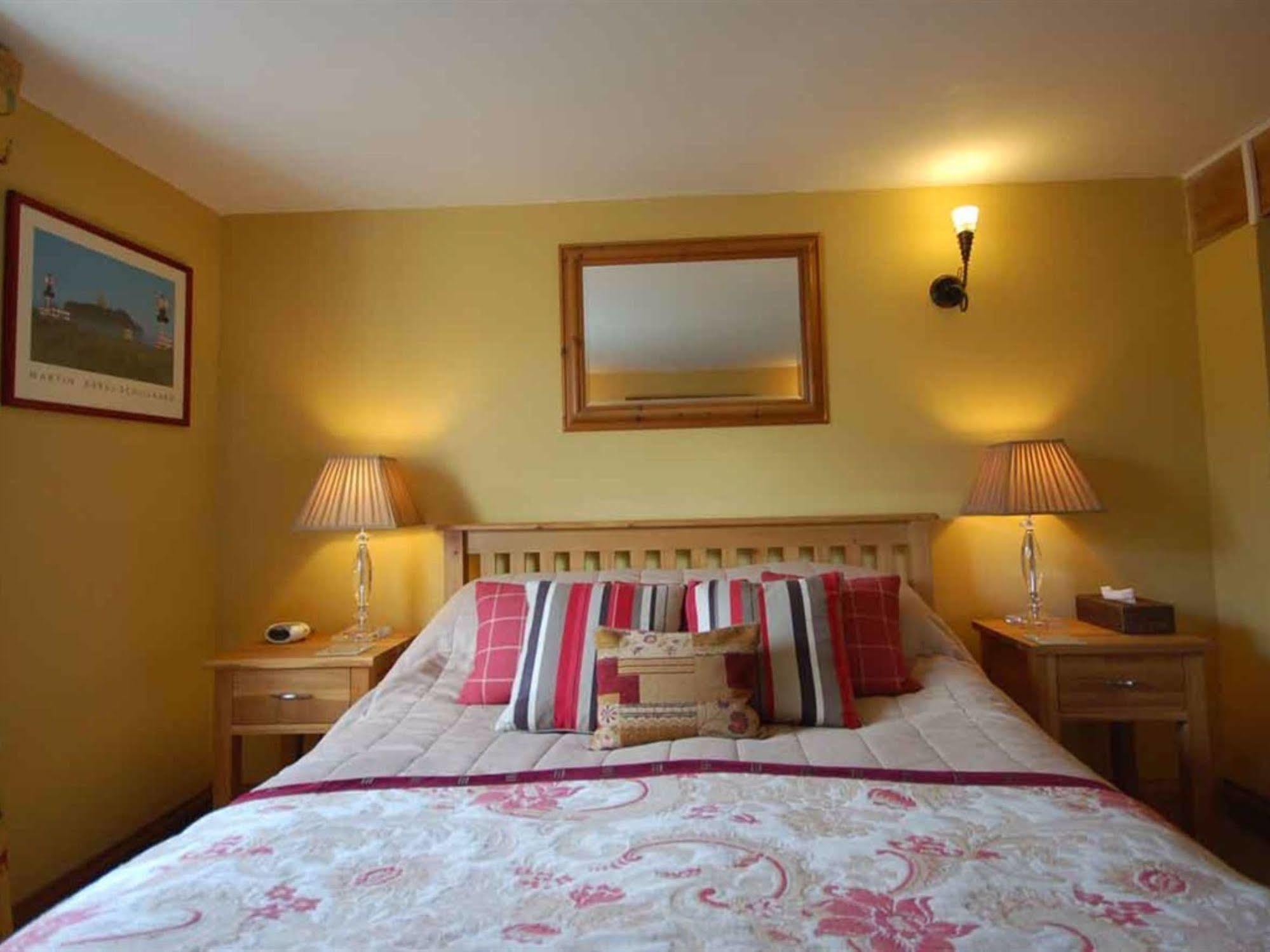 ดิ โอลด์ ฟอร์จ เบด แอนด์ เบรกฟาสต์ Bed & Breakfast East Kennett ภายนอก รูปภาพ