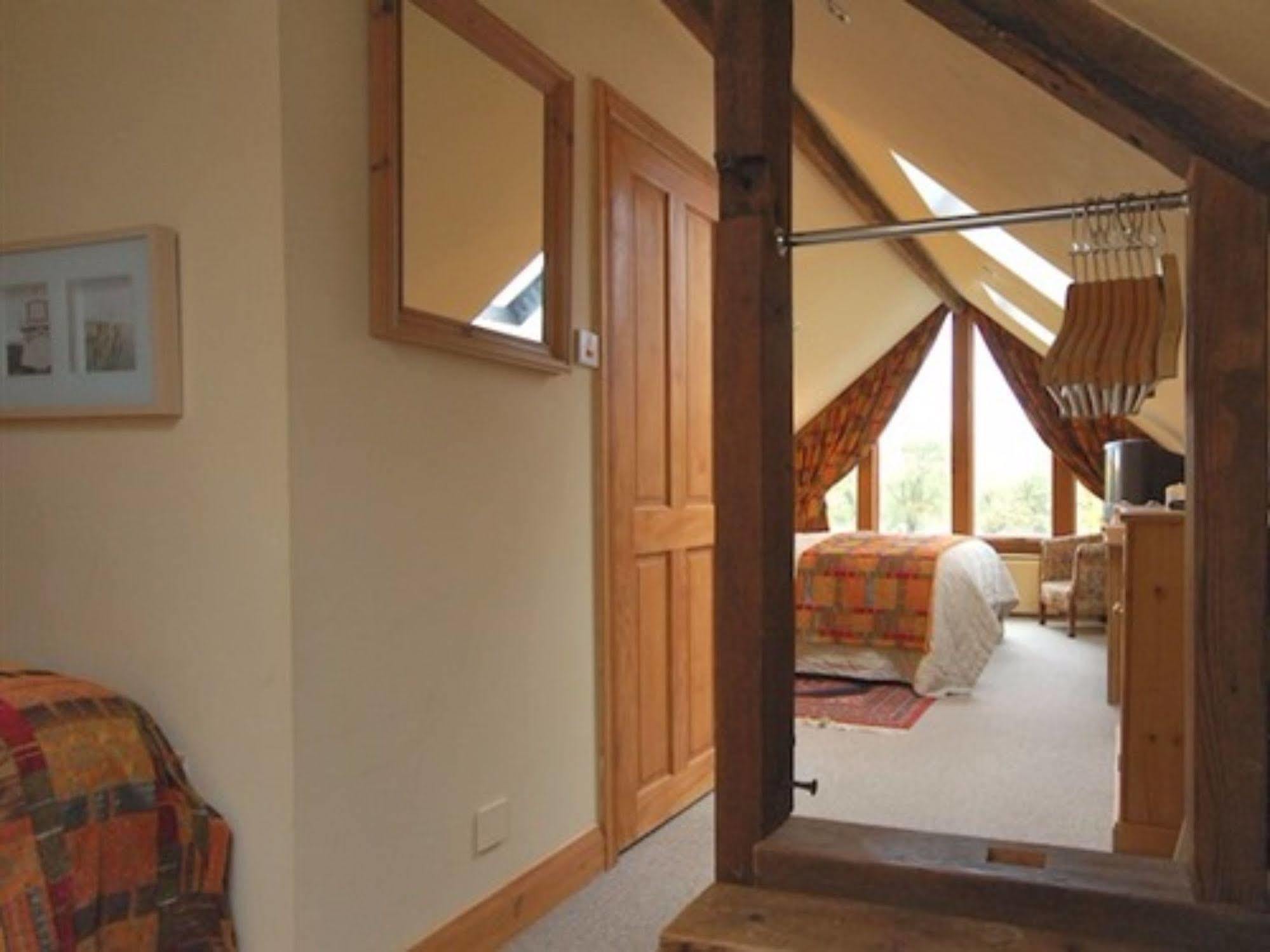 ดิ โอลด์ ฟอร์จ เบด แอนด์ เบรกฟาสต์ Bed & Breakfast East Kennett ภายนอก รูปภาพ